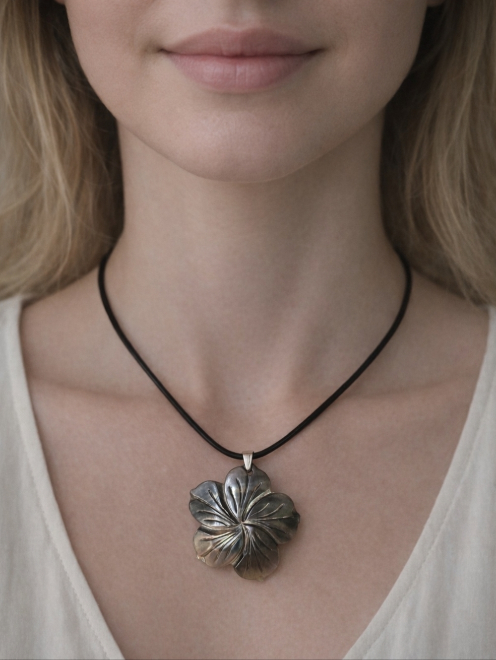 🪷Natural Large Mother of Pearl Silver Floral Pendant Necklace - Women Jewelry